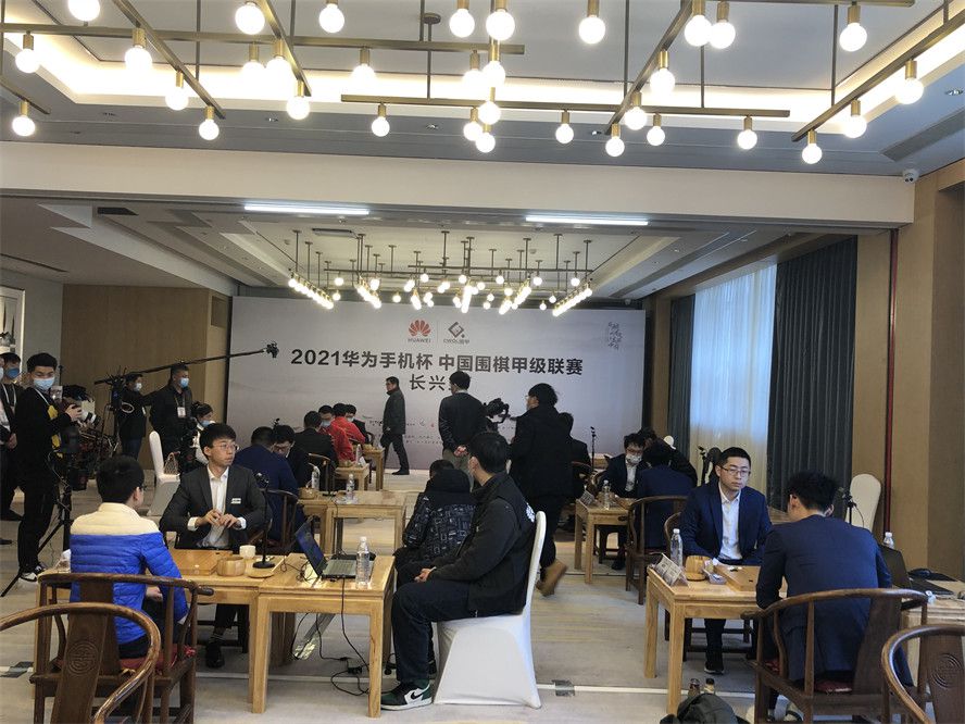 足球金融专家基兰-马奎尔接受采访时表示：“曼联的转会团队不止一次犯了错误，芒特在切尔西度过一个平平无奇的赛季之后，曼联花费了6000万英镑签下他，这就是一个错误。